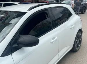 Renault Megane 2016-Günümüz uyumlu 4 HB 2016-2023 Tavan Çıtası Parlak Siyah modelleri Oto Aksesuar Shop'de. Kaliteli malzeme, hızlı kargo ve güvenli