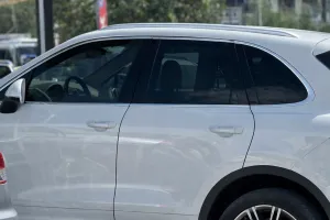 Porsche Cayenne 2010-2017 (92A) uyumlu 2011-2017 Tavan Çıtası Gümüş Gri modelleri Oto Aksesuar Shop'de. Kaliteli malzeme, hızlı kargo ve güvenli alışverişle
