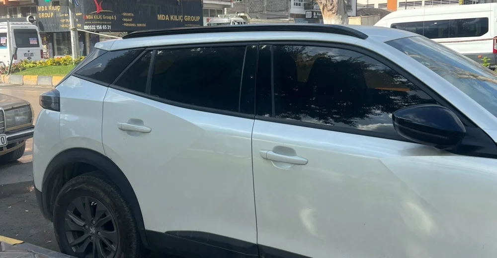 Peugeot 2008 2018 Sonrası Tavan Çıtası Parlak Siyah