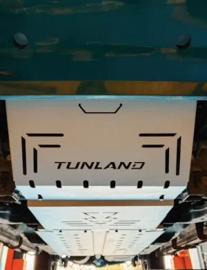 AQM uyumlu Foton Tunland Çelik Karter Koruma 2024+ -S90 modelleri Oto Aksesuar Shop'de. Kaliteli malzeme, hızlı kargo ve güvenli alışverişle hemen inceleyin.