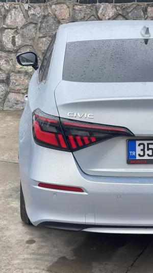 2022+ Civic Uyumlu Modern Line LED Stop - Kırmızı/Smoke ParçaDRS Tuning kalitesiyle tanışın! Özel olarak Honda  model araçlar için üretilen bu ürün, otomobilini