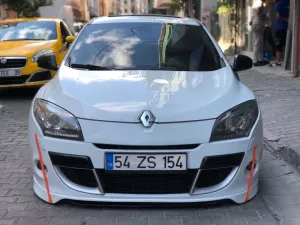 Body Kit Ön Ek uyumlu Renault Megane 3 Ön Ek modelleri Oto Aksesuar Shop'de. Kaliteli malzeme, hızlı kargo ve güvenli alışverişle hemen inceleyin.