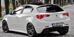 Alfa Romeo Giulietta 2010-2020 (Type 940) uyumlu Yan Marşpiyel modelleri Oto Aksesuar Shop'de. Kaliteli malzeme, hızlı kargo ve güvenli alışverişle hemen