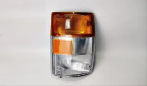 NPR 66 IÇIN UYUMLU 1997-2004 SINYAL -SOL (SIYAH)DRS Tuning kalitesiyle tanışın! Özel olarak Isuzu  model araçlar için üretilen bu ürün, otomobilinizin hatlarına