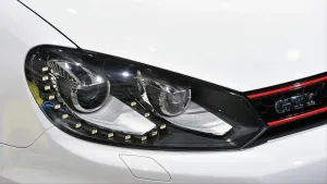 Golf 6 Uyumlu R20 LED FarDRS Tuning kalitesiyle tanışın! Özel olarak Volkswagen  model araçlar için üretilen bu ürün, otomobilinizin hatlarına sportif ve dinami