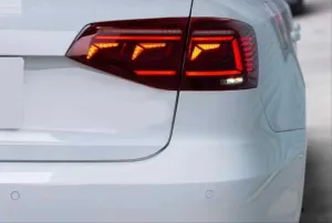 Volkswagen Jetta Uyumlu 2015+ LED StopDRS Tuning kalitesiyle tanışın! Özel olarak Volkswagen  model araçlar için üretilen bu ürün, otomobilinizin hatlarına spor