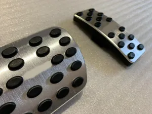 Mercedes Cla Uyumlu Amg Pedal Seti 3 ParçaDRS Tuning kalitesiyle tanışın! Özel olarak Mercedes  model araçlar için üretilen bu ürün, otomobilinizin hatlarına sp