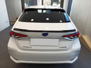 Toyota Corolla Uyumlu 2019+ Cam Üstü Spoiler (Piano Black) thumb 3