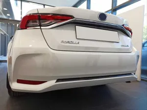 Toyota Corolla Uyumlu 2019+ Arka Tampon Alt Çıtası Piano Black - Görsel 2