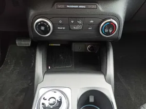 Ford Focus Uyumlu Telefon Şarjı - Görsel 2