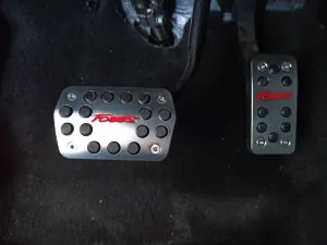 Ford Focus Uyumlu 2010-2019 Pedal Seti Kırmızı Yazılı Otomatik thumb 2