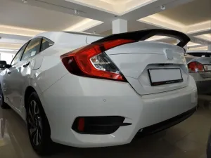 Honda Civic Uyumlu Fc5 V Style Spoiler - Piano Black thumb 2
