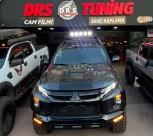 Mitsubishi L-200 Uyumlu 2020 Ön Tampon Ek
DRS Tuning kalitesiyle tanışın! Özel olarak Mitsubishi  model araçlar için üretilen bu ürün, otomobilinizin hatlarına 