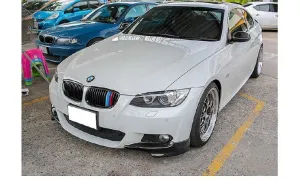 Body Kit Flap uyumlu Bmw 3 Serisi E92 Ön Tampon Flap Piano Black Vakum 2007 - 2009 modelleri Oto Aksesuar Shop'de. Kaliteli malzeme, hızlı kargo ve güvenli